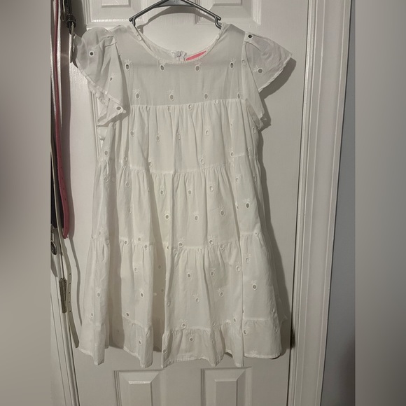 White dress with baby pineapples - Picture 1 of 1